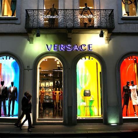 contatto telefonico boutique versace milano via montenapoleone|via montenapoleone negozi.